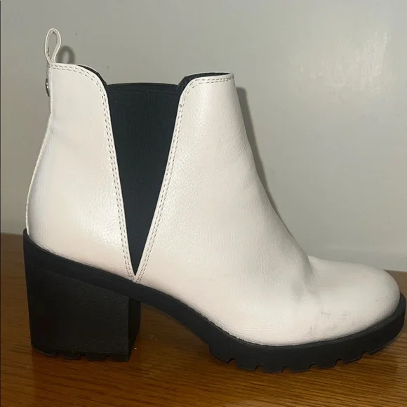 Women's White Ankle Boots size 6.5 - Picture 6 of 7